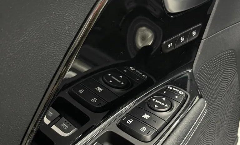 
								Kia Niro e-Niro 150 kW Future full									