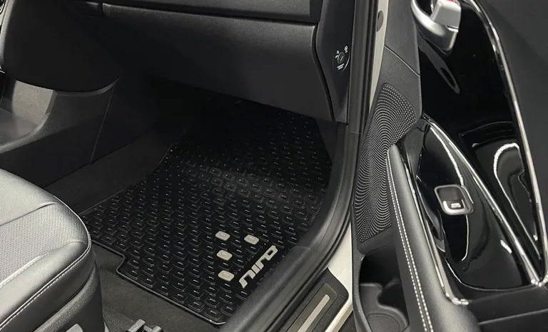 
								Kia Niro e-Niro 150 kW Future full									