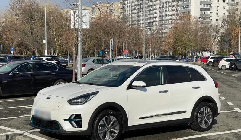 
								Kia Niro e-Niro 150 kW Future full									