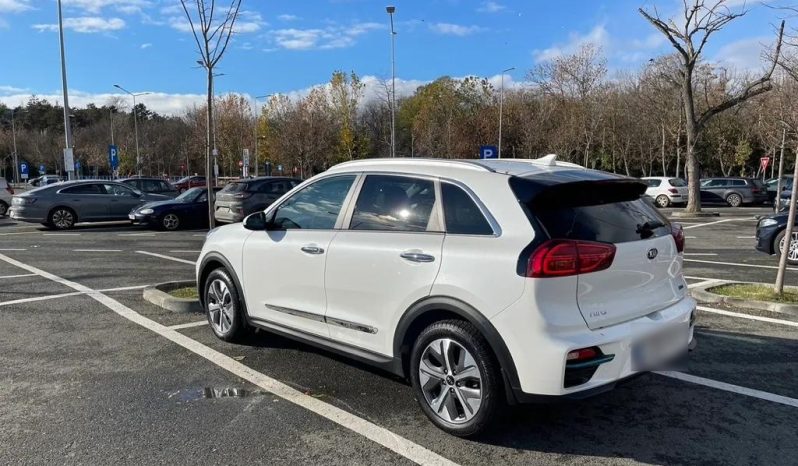 
								Kia Niro e-Niro 150 kW Future full									
